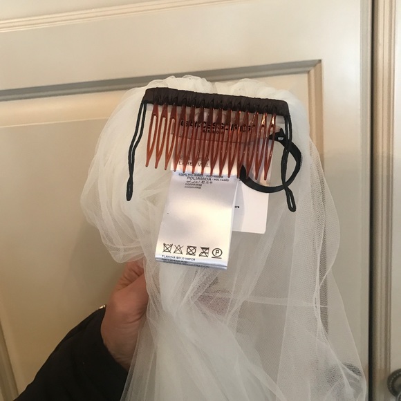 Pronovias Cathedral Length Veil #V_3355 - Picture 7 of 7